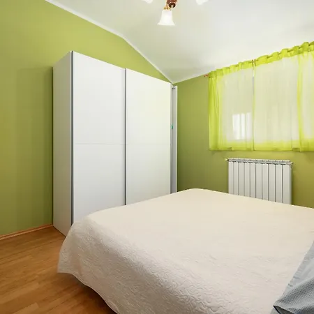 Semy With Private Pool Appartamento Lindar