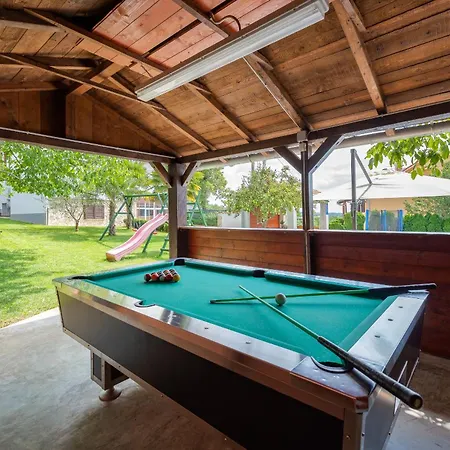 Semy With Private Pool * Lindar