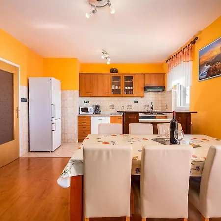 Semy With Private Pool * Lindar