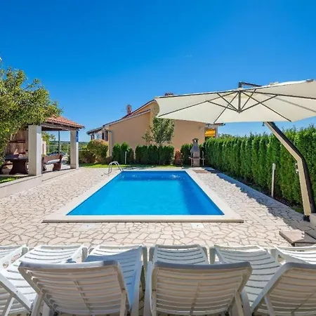 Semy With Private Pool Appartamento Lindar