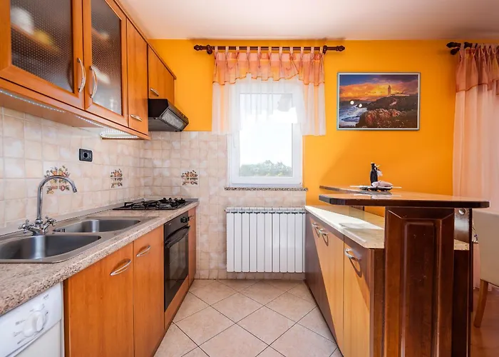 Semy With Private Pool * Lindar