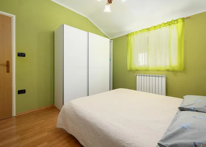 Semy With Private Pool Appartement Lindar