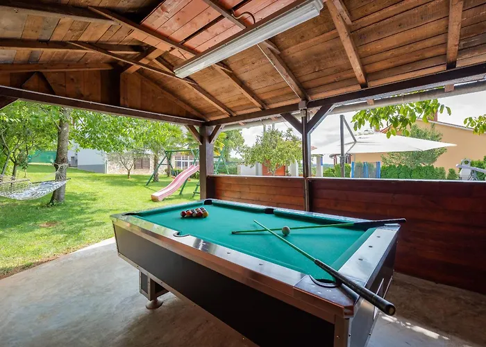 Semy With Private Pool * Lindar