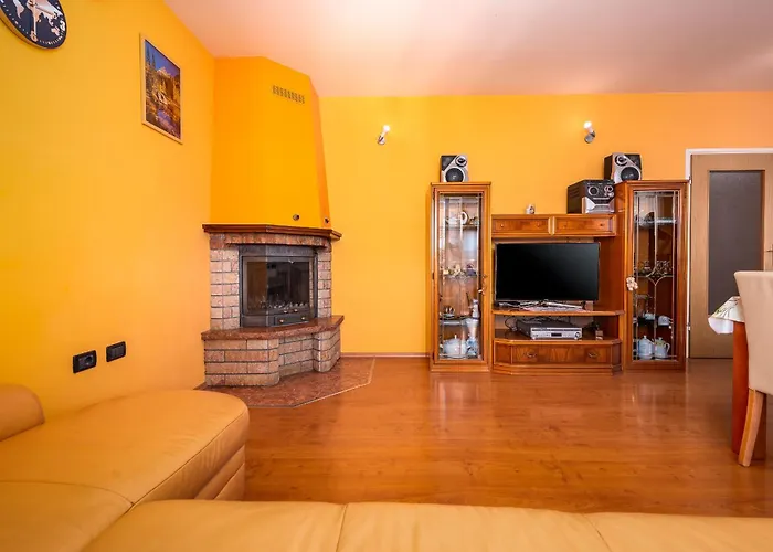 Semy With Private Pool Lindar